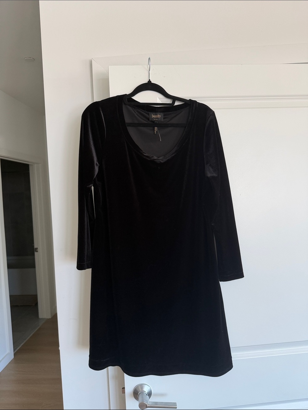 Laundry by Shelli Segal Black Velvet Scoop Neck Dress with Three-Quarter Sleeves